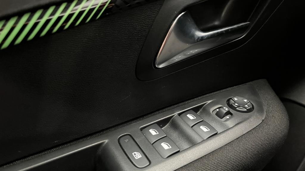 Nouvelle PEUGEOT 208 PureTech 100  II BERLINE Active - Pack Navigation