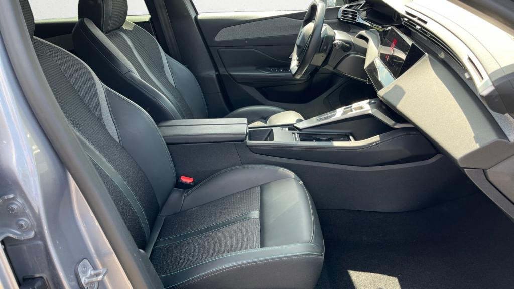 Nouvelle PEUGEOT 308  1.6 PHEV - 180 - e-EAT8  III BERLINE Allure Pack 