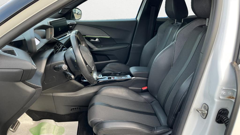 PEUGEOT 2008 e -136-  GT 