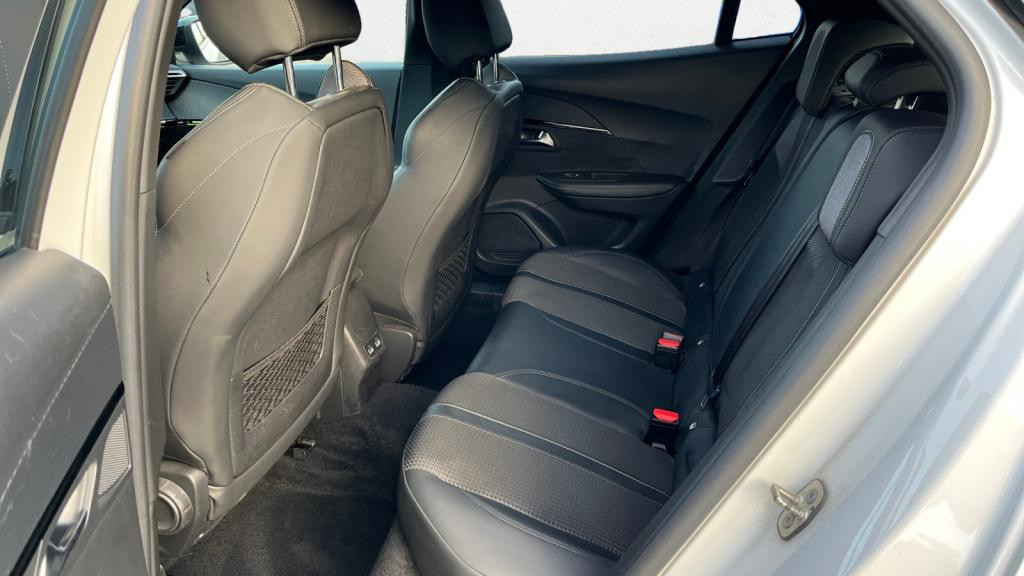 PEUGEOT 2008 e -136-  GT 