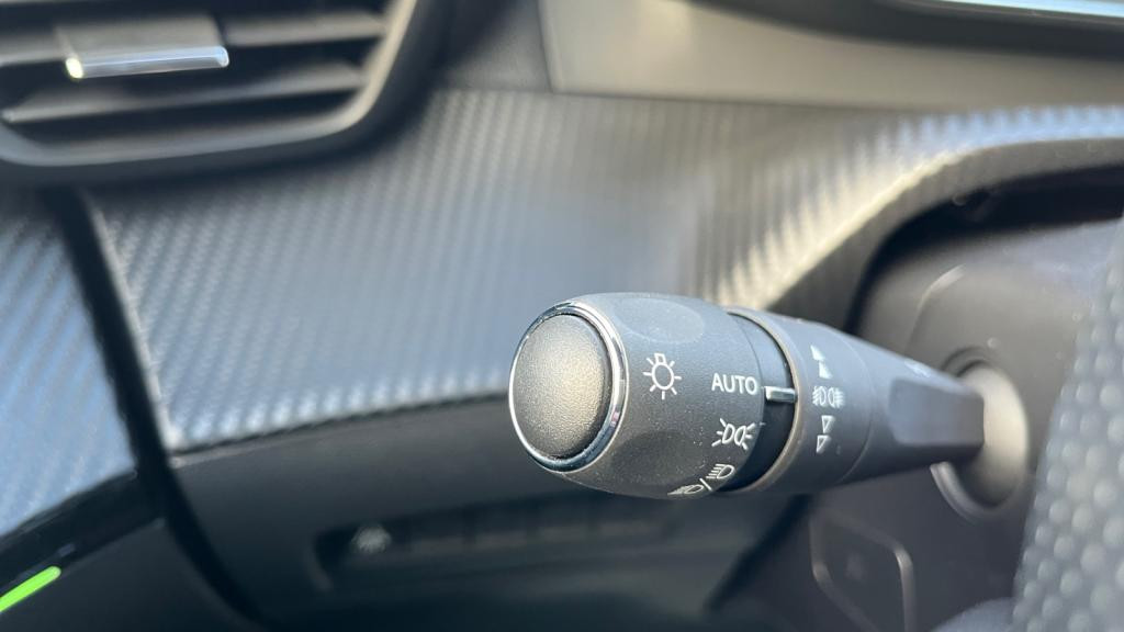 PEUGEOT 2008 e -136-  GT 