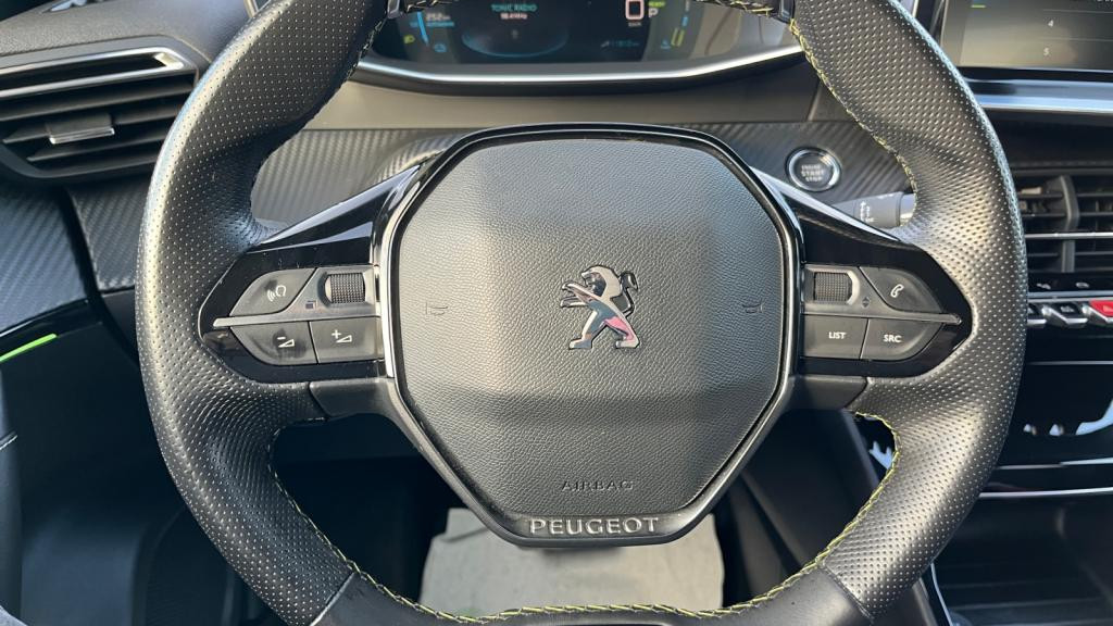 PEUGEOT 2008 e -136-  GT 