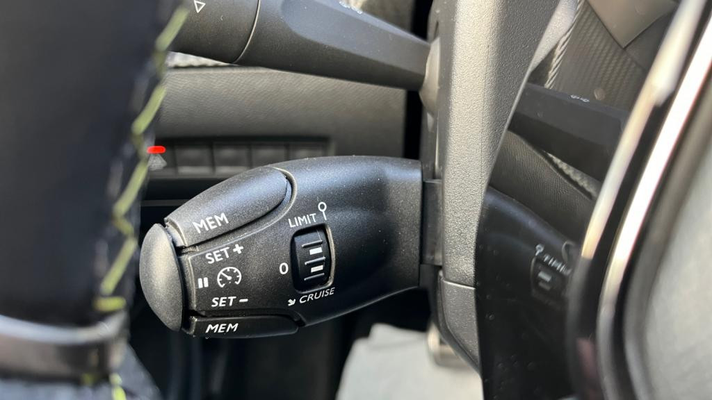 PEUGEOT 2008 e -136-  GT 