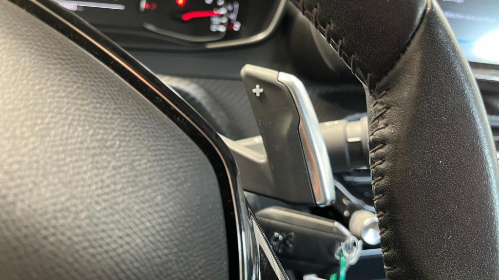 PEUGEOT 208  1.2i PureTech 12V S&S - 100 - EAT8  II BERLINE Active Business