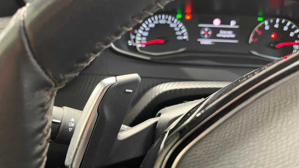 PEUGEOT 208  1.2i PureTech 12V S&S - 100 - EAT8  II BERLINE Active Business