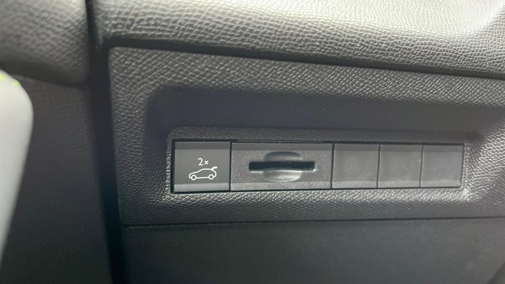 Nouvelle PEUGEOT 308 SW SW 1.5 BlueHDi S&S - 130 - EAT8  III GT 