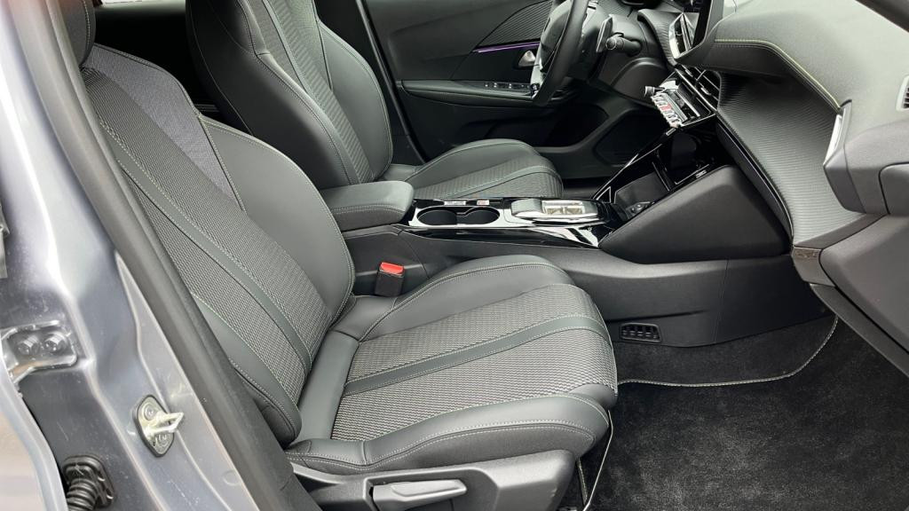 Nouvelle PEUGEOT 208  1.2i Hybrid - 145 - e-DCS6  II BERLINE GT PHASE 2