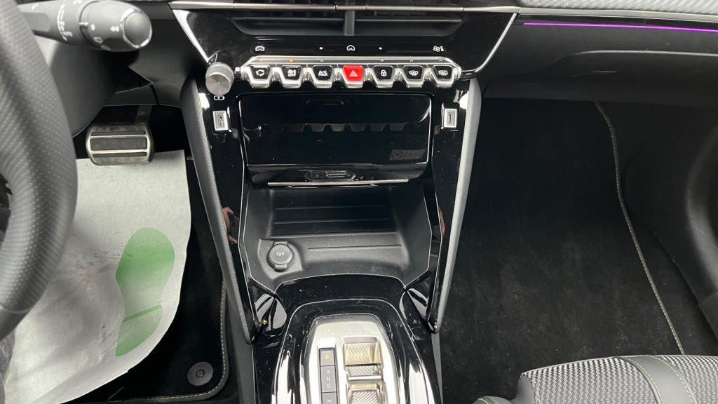 Nouvelle PEUGEOT 208  1.2i Hybrid - 145 - e-DCS6  II BERLINE GT PHASE 2