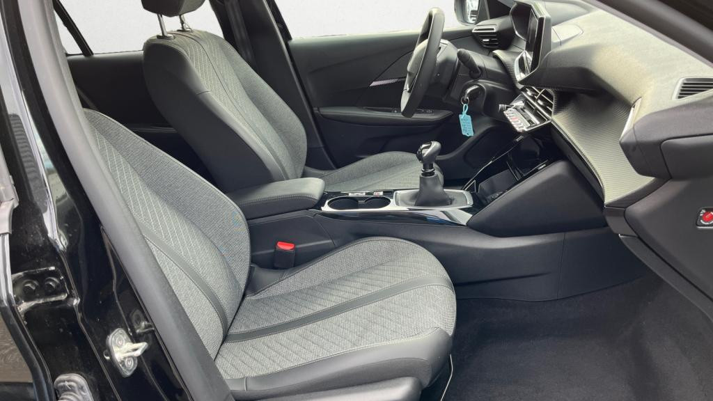 Nouvelle PEUGEOT 208  1.2i PureTech 12V S&S - 100  II BERLINE Allure PHASE 2