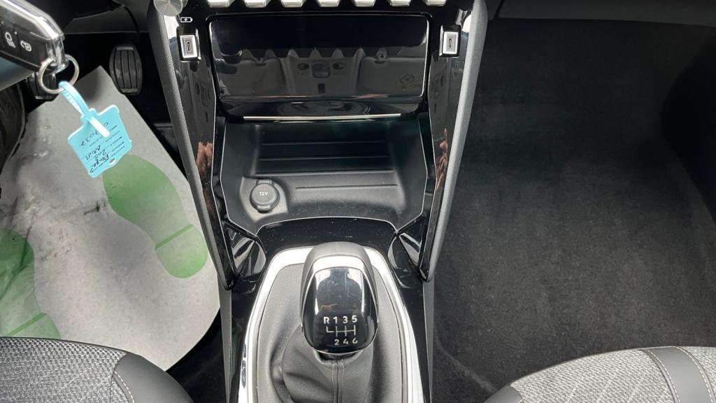Nouvelle PEUGEOT 208  1.2i PureTech 12V S&S - 100  II BERLINE Allure PHASE 2