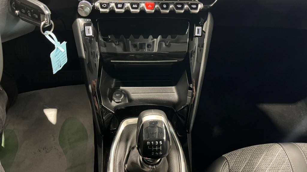 Nouvelle PEUGEOT 208  1.2i PureTech 12V S&S - 100  II BERLINE Allure PHASE 2