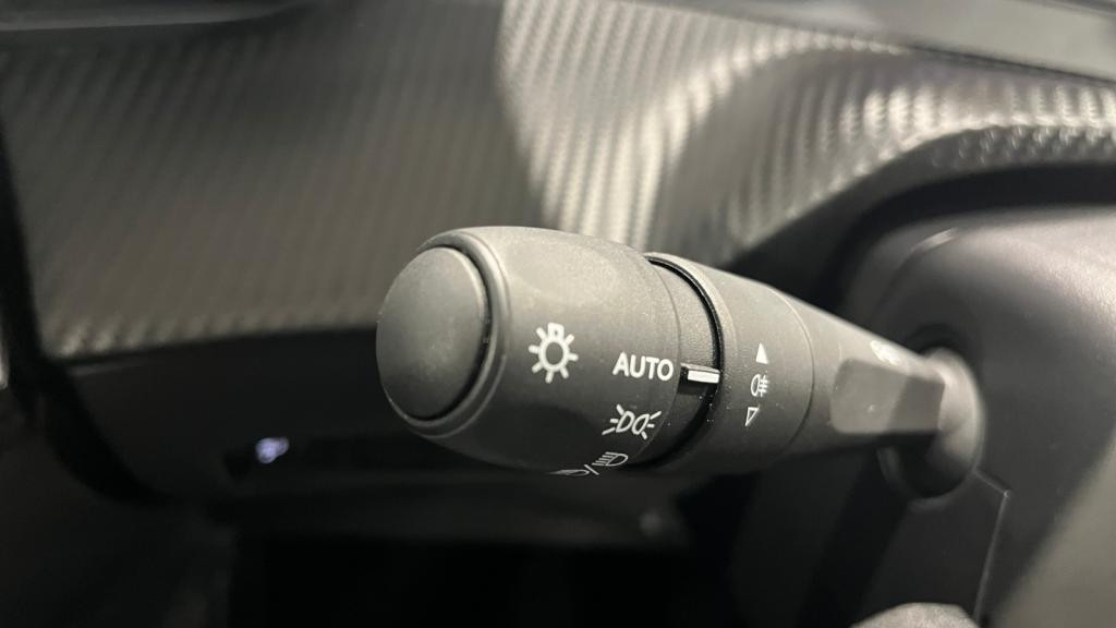 Nouvelle PEUGEOT 208  1.2i PureTech 12V S&S - 100  II BERLINE Allure PHASE 2