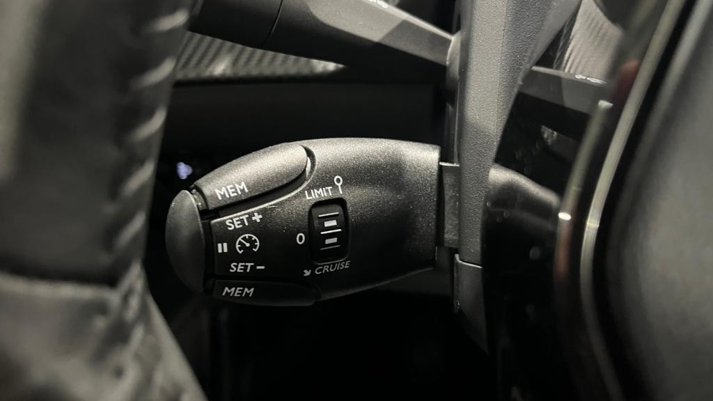 Nouvelle PEUGEOT 208  1.2i PureTech 12V S&S - 100  II BERLINE Allure PHASE 2