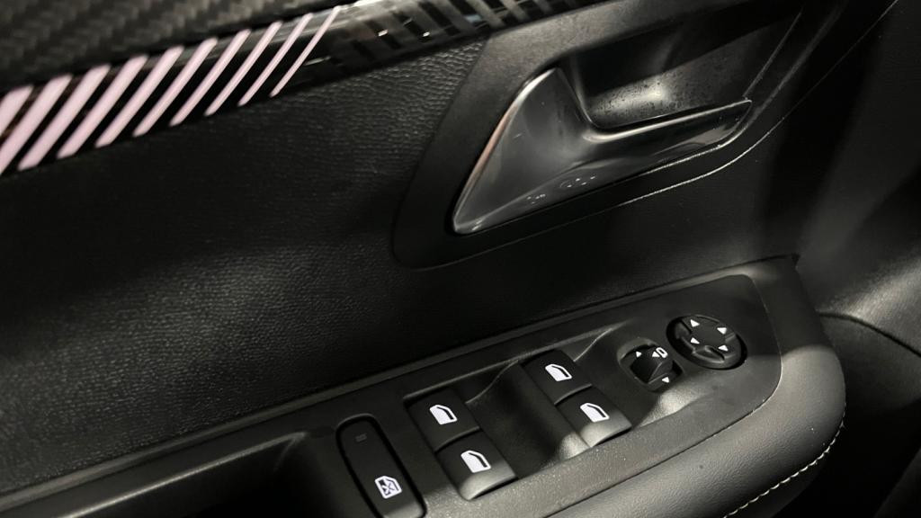 Nouvelle PEUGEOT 208  1.2i PureTech 12V S&S - 100  II BERLINE Allure PHASE 2