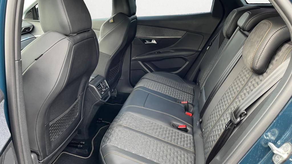 PEUGEOT 3008  Hybrid - 225 - e-EAT8  II Roadtrip PHASE 2