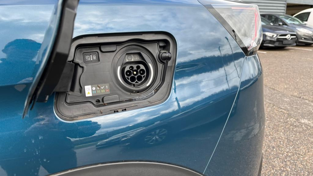 PEUGEOT 3008  Hybrid - 225 - e-EAT8  II Roadtrip PHASE 2