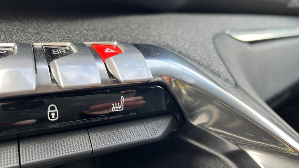 PEUGEOT 3008  Hybrid - 225 - e-EAT8  II Roadtrip PHASE 2