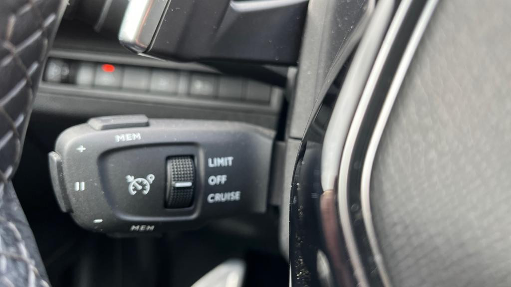 PEUGEOT 3008  Hybrid - 225 - e-EAT8  II Roadtrip PHASE 2