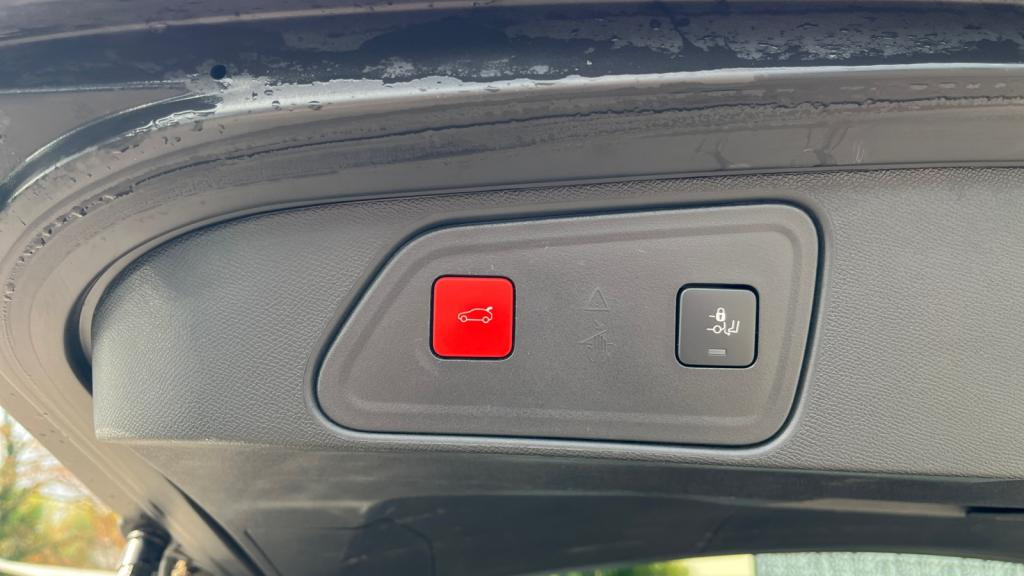 Nouvelle PEUGEOT 3008  Hybrid - 225 - e-EAT8  II GT PHASE 2