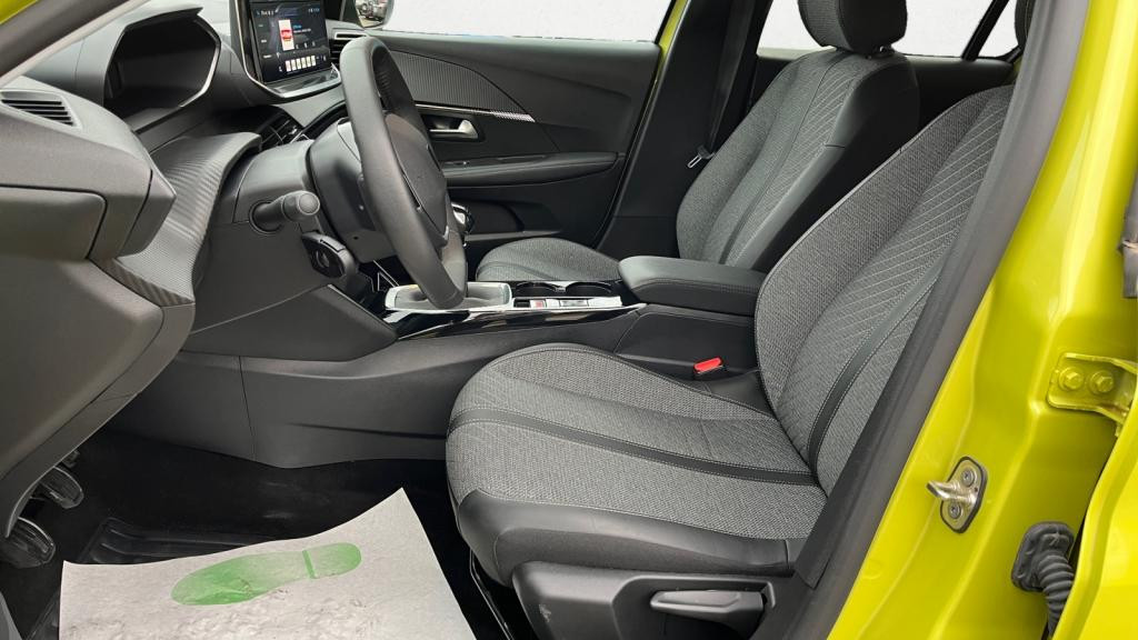 Nouvelle PEUGEOT 208  1.2i PureTech 12V S&S - 100  II BERLINE Allure PHASE 2