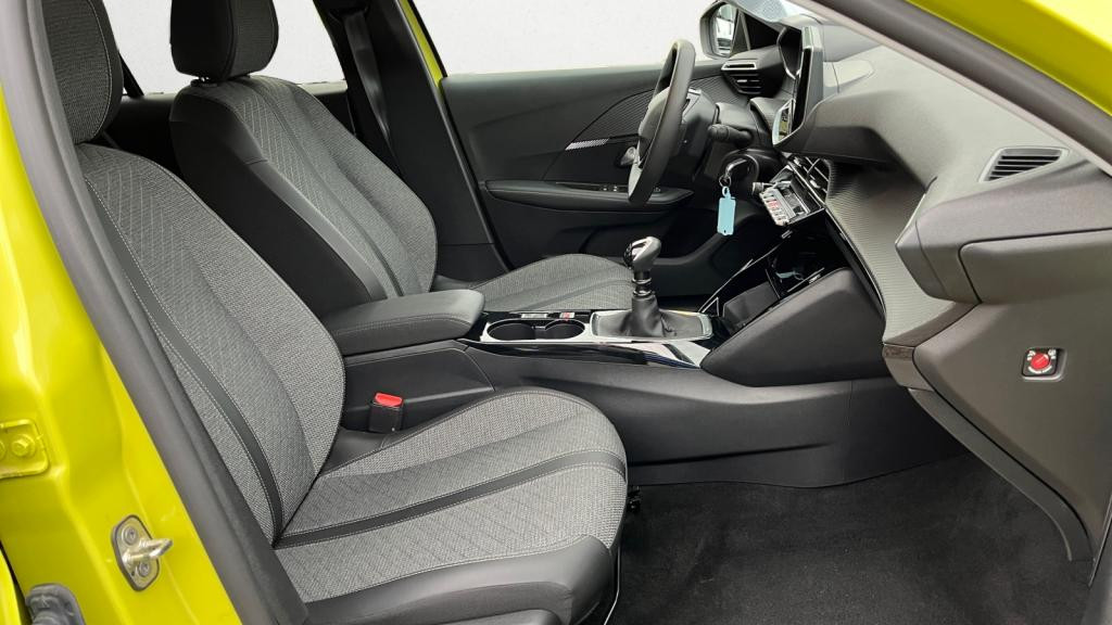 Nouvelle PEUGEOT 208  1.2i PureTech 12V S&S - 100  II BERLINE Allure PHASE 2