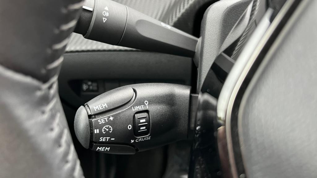 Nouvelle PEUGEOT 208  1.2i PureTech 12V S&S - 100  II BERLINE Allure PHASE 2