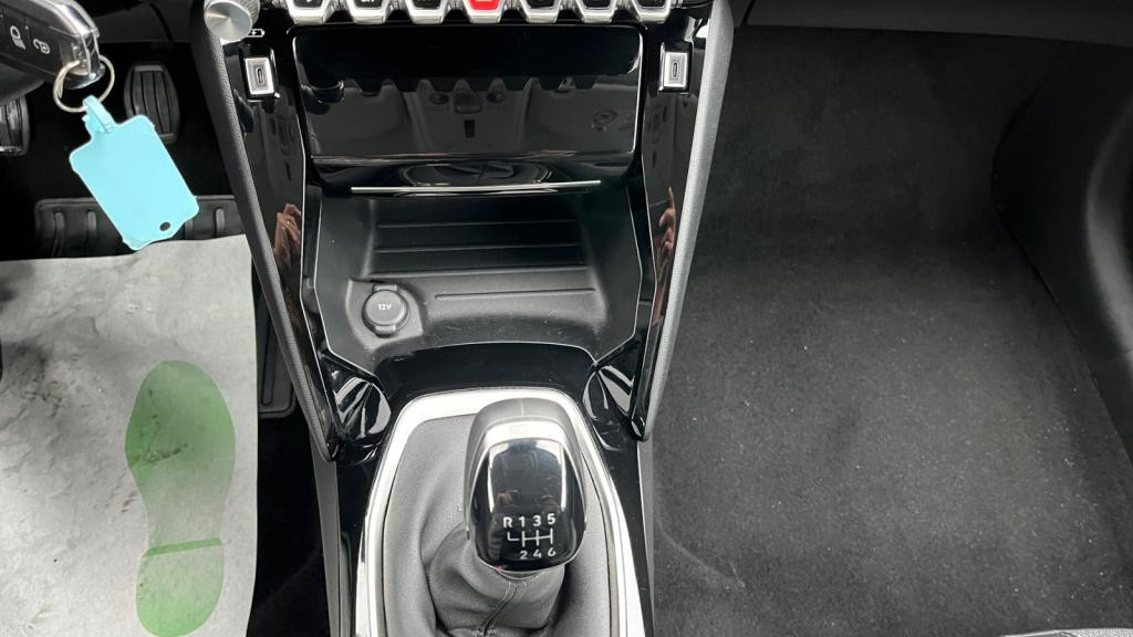 Nouvelle PEUGEOT 208  1.2i PureTech 12V S&S - 100  II BERLINE Allure PHASE 2