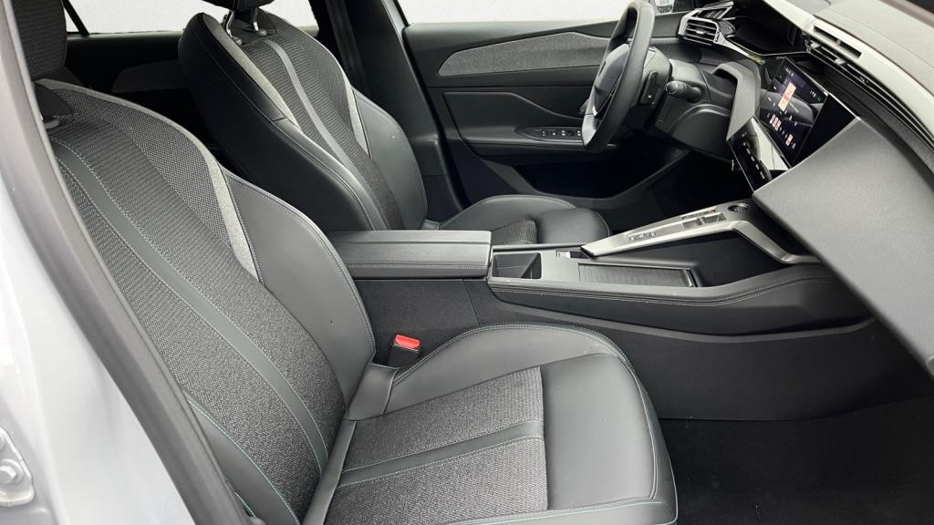 Nouvelle PEUGEOT 308  1.5 BlueHDi S&S - 130 - EAT8  III BERLINE Allure