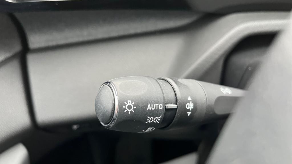 Nouvelle PEUGEOT 308  1.5 BlueHDi S&S - 130 - EAT8  III BERLINE Allure