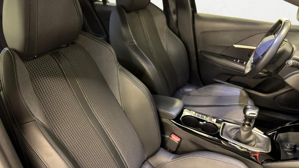 Nouvelle PEUGEOT 208  1.5 BlueHDi S&S - 100  II BERLINE GT