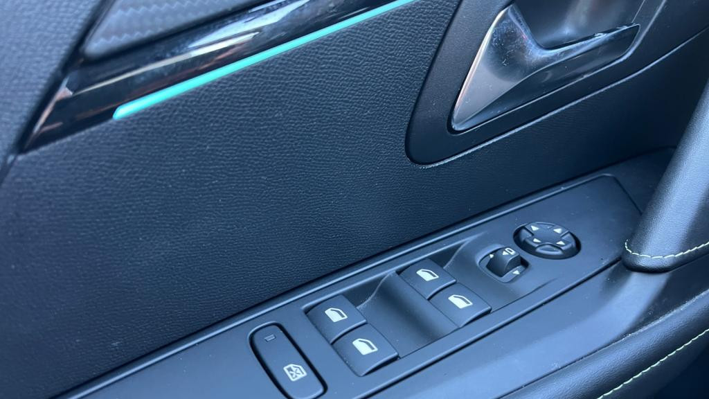 Nouvelle PEUGEOT 208  1.5 BlueHDi S&S - 100  II BERLINE GT