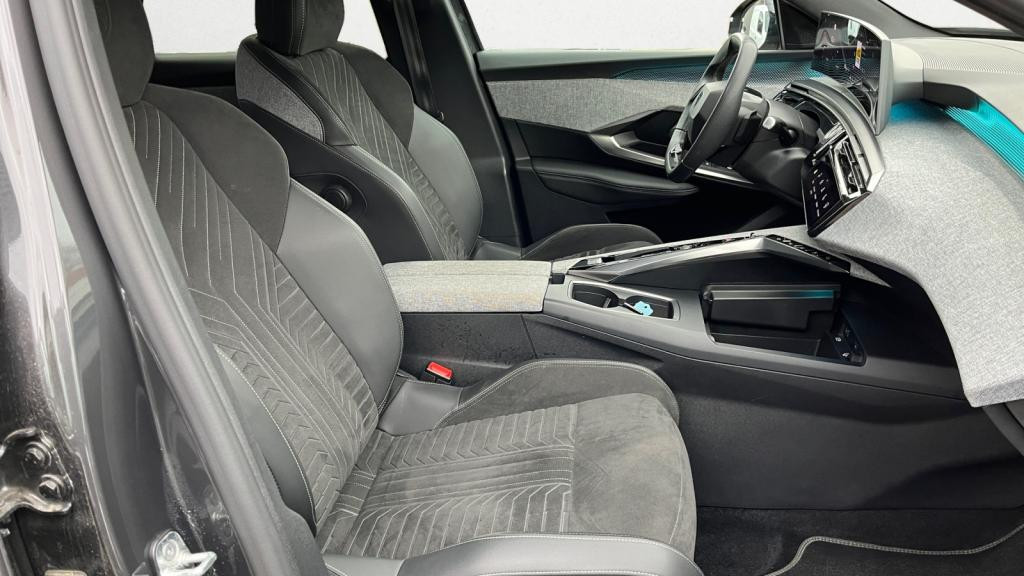 Nouvelle PEUGEOT 3008  1.2i Hybrid -145 - e-DCS6  III 2024 GT 