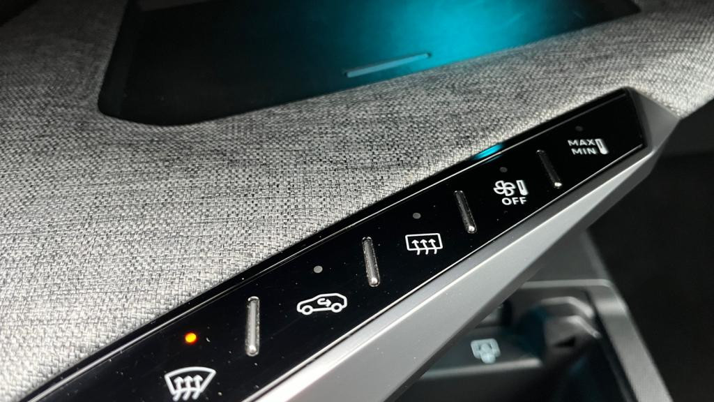 Nouvelle PEUGEOT 3008  1.2i Hybrid -145 - e-DCS6  III 2024 GT 