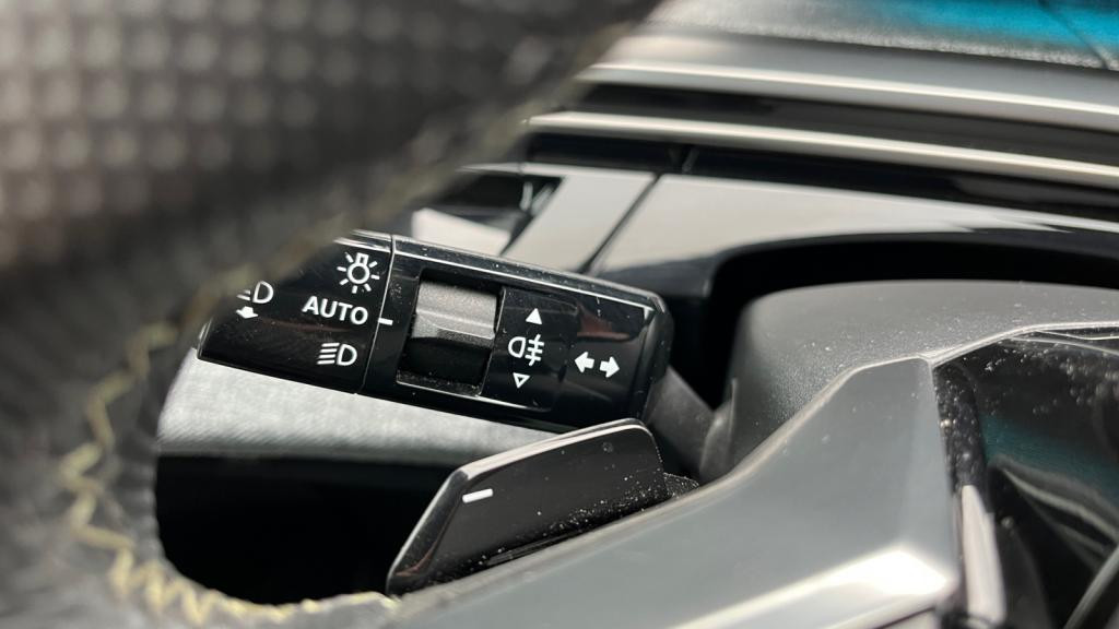 Nouvelle PEUGEOT 3008  1.2i Hybrid -145 - e-DCS6  III 2024 GT 