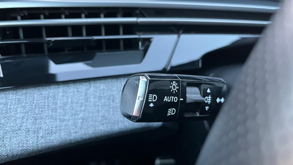 Nouvelle PEUGEOT 5008  1.2i Hybrid - 145 - e-DCS6  III GT 