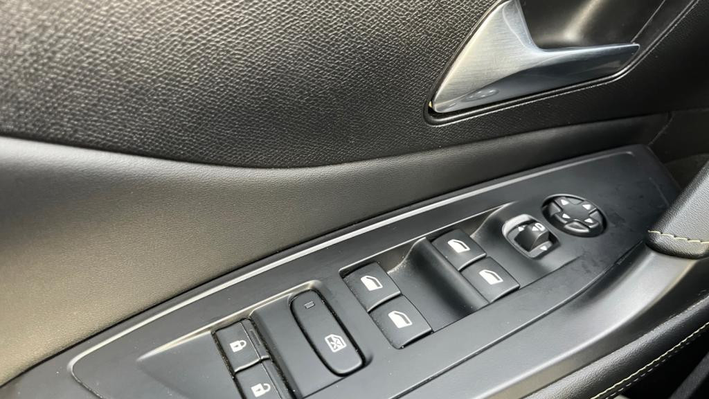 Nouvelle PEUGEOT 308 SW SW 1.2i PureTech 12V S&S - 130 - EAT8  III GT