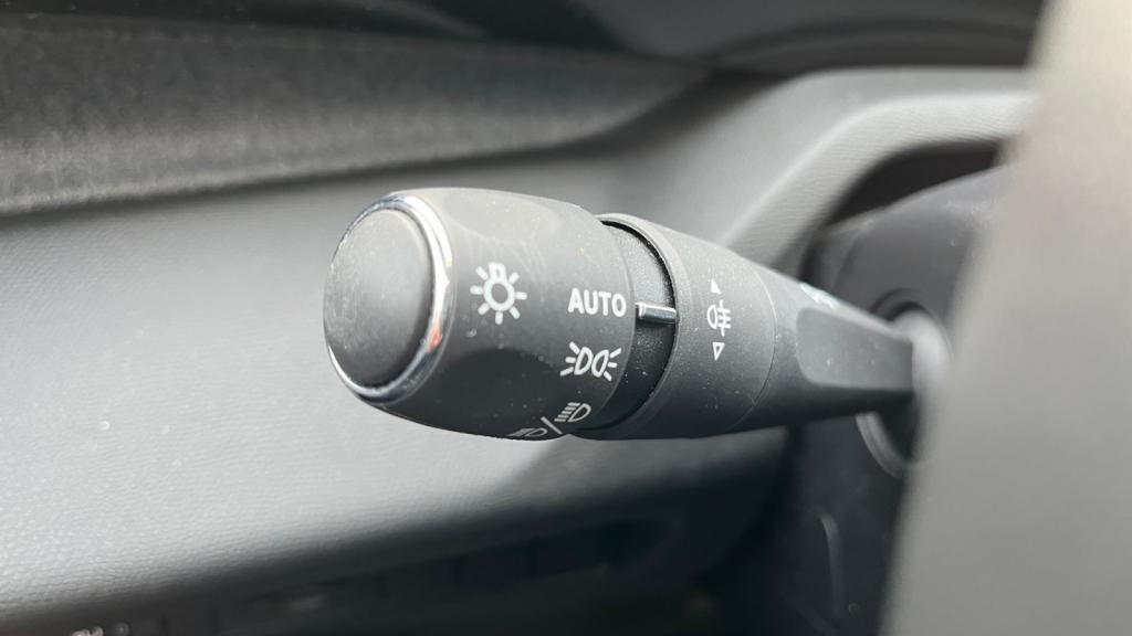 Nouvelle PEUGEOT 308  1.5 BlueHDi S&S - 130 - EAT8 III BERLINE Allure