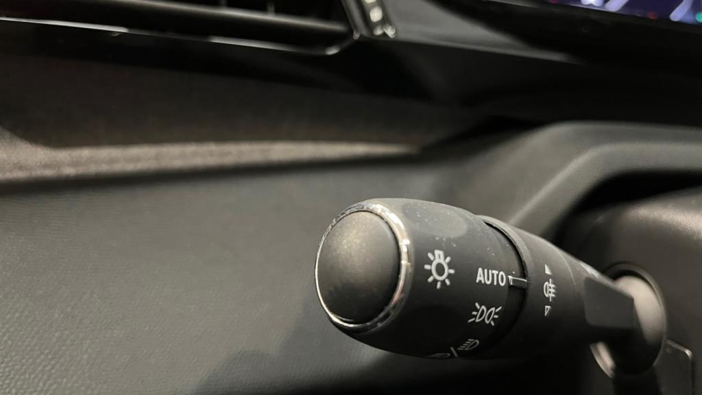 Nouvelle PEUGEOT 308  1.5 BlueHDi S&S - 130 - EAT8  III BERLINE Allure