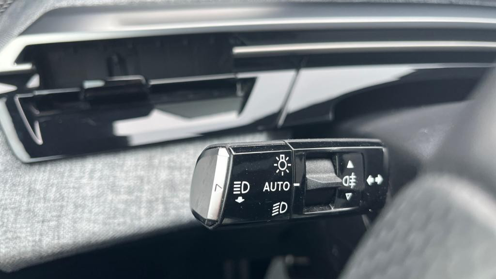 Nouvelle PEUGEOT 5008  1.2i Hybrid - 145 - e-DCS6  III 2024 GT 