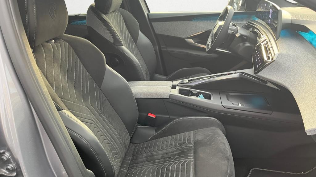 Nouvelle PEUGEOT 5008 Hybrid 145 e-DCS6  III GT - Sellerie Alcantara REFLECTION - 7 Places
