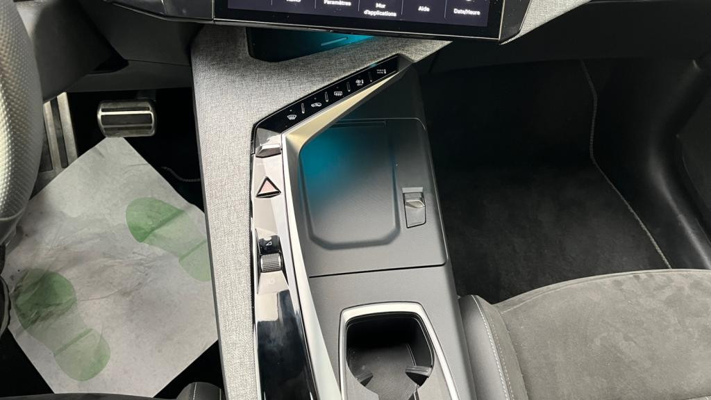 Nouvelle PEUGEOT 5008 Hybrid 145 e-DCS6  III GT - Sellerie Alcantara REFLECTION - 7 Places