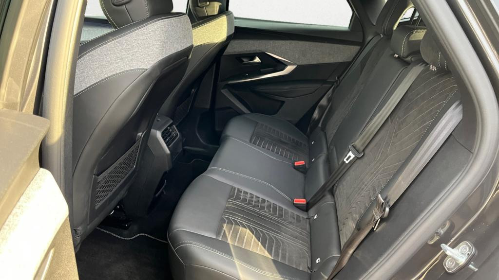 Nouvelle PEUGEOT 3008  1.2i Hybrid - 145 - e-DCS6  III 2024 GT 