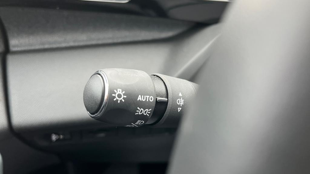 Nouvelle PEUGEOT 308 SW  SW 1.2i PureTech 12V S&S - 130 - EAT8  III Allure