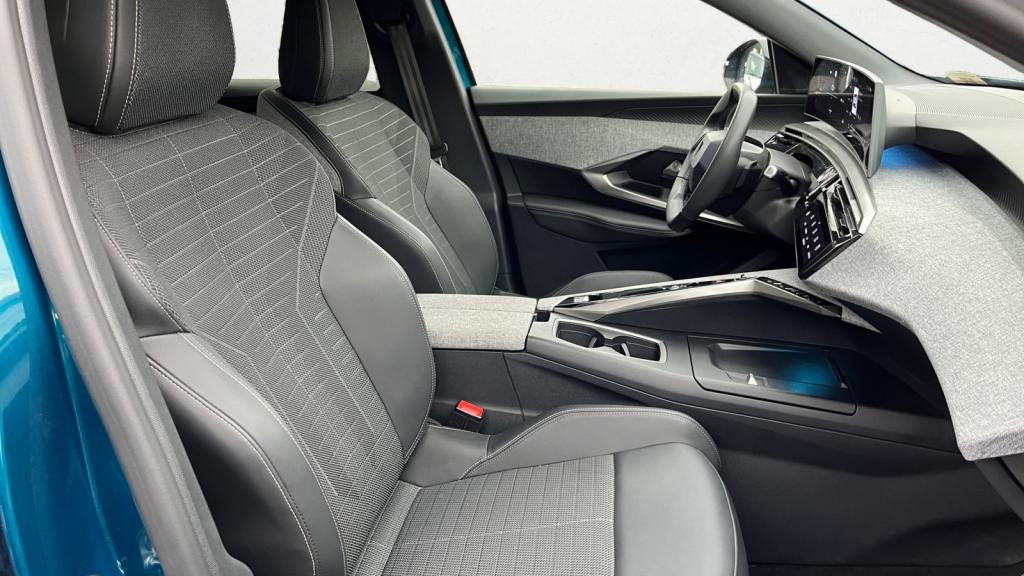 Nouvelle PEUGEOT 3008  1.2i Hybrid - 145 - e-DCS6  III 2024 Allure 