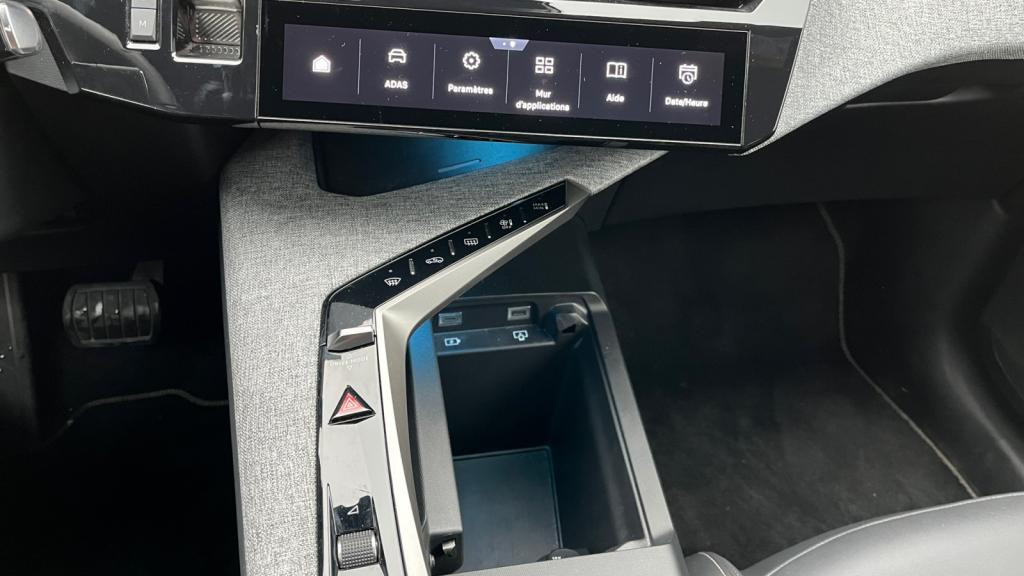 Nouvelle PEUGEOT 3008  1.2i Hybrid - 145 - e-DCS6  III 2024 Allure 