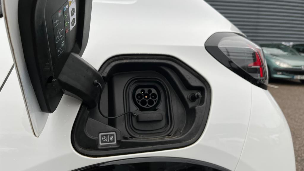 Nouvelle PEUGEOT 208 e- - 136  II BERLINE Active Pack