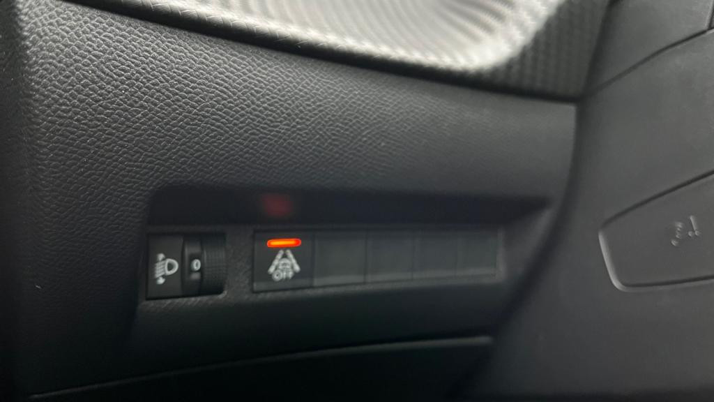 Nouvelle PEUGEOT 208 e- - 136  II BERLINE Active Pack