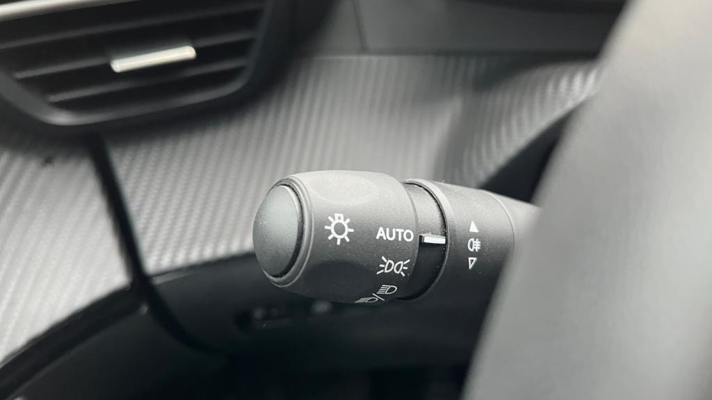 Nouvelle PEUGEOT 2008  1.2i PureTech 12V S&S - 100  II Allure Pack