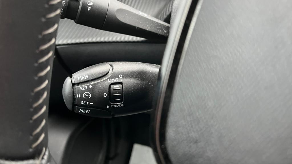 Nouvelle PEUGEOT 2008  1.2i PureTech 12V S&S - 100  II Allure Pack