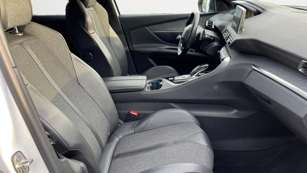 PEUGEOT 3008 1.5 BlueHDi S&S - 130 - BV EAT8  II GT Line